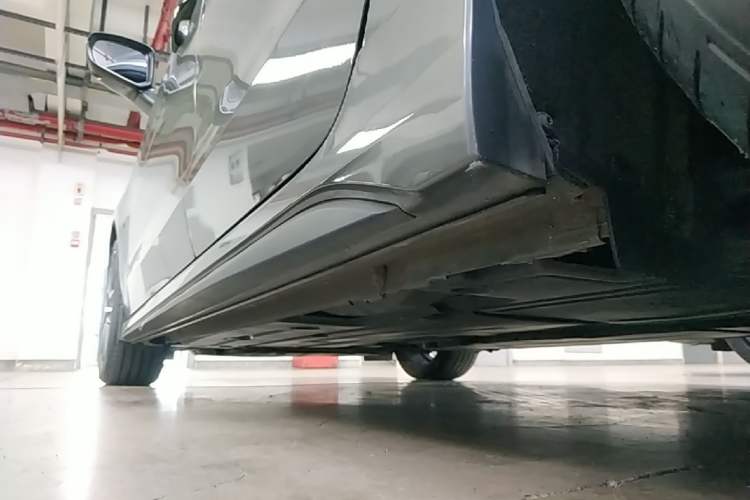 Used Lynk & Co 03 2022 1.5TD DCT JingPro Left Side Sill