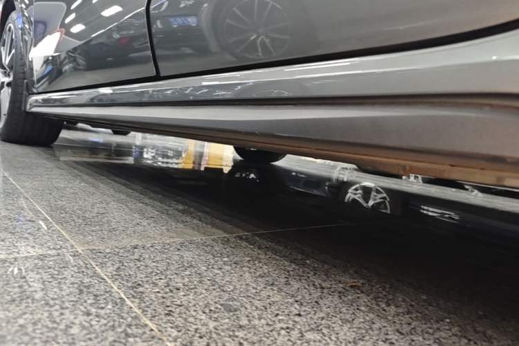 Used Lynk & Co 03 2022 2.0TD DCT JingPro Left Side Sill