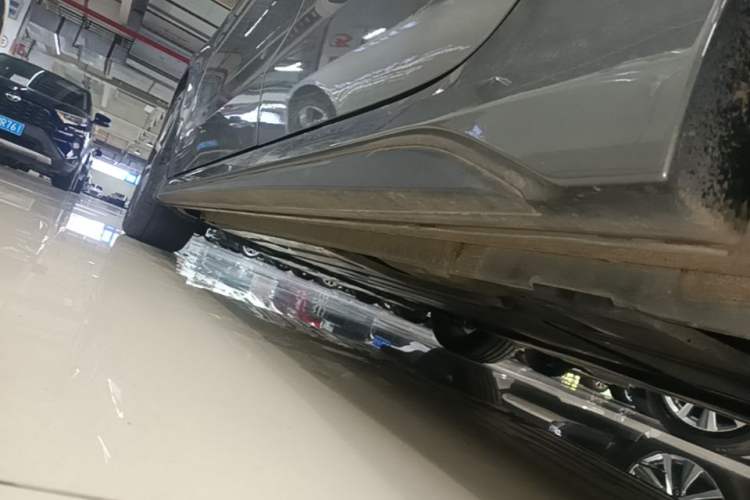 Used Lynk & Co 03 2022 1.5TD DCT JingPro Left Side Sill