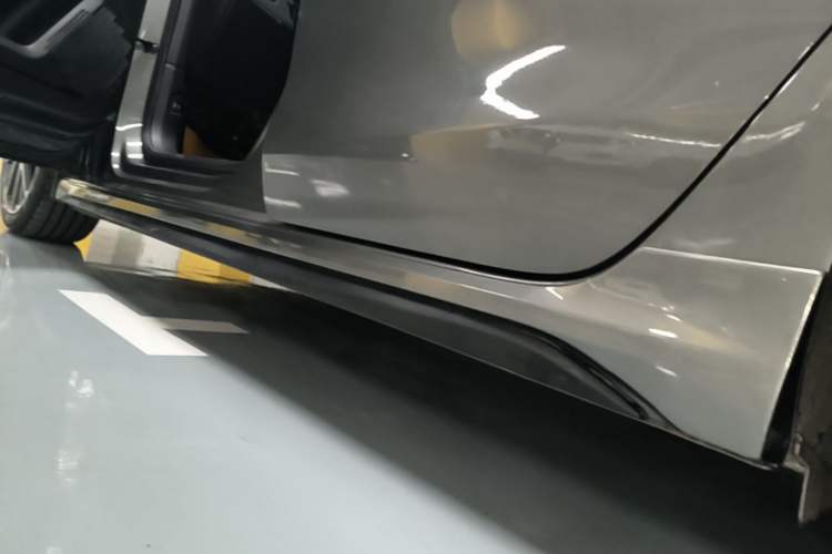 Used Lynk & Co 03 2022 1.5TD DCT JingPro Left Side Sill
