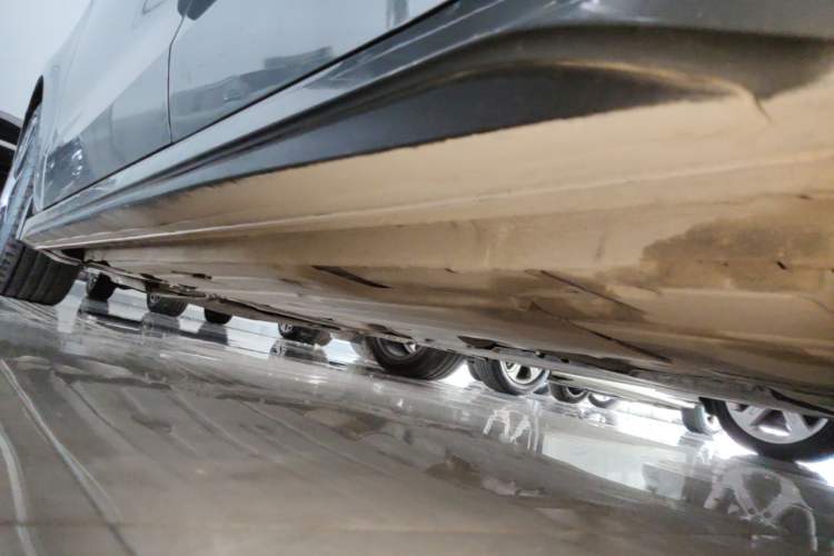 Used Lynk & Co 03 2022 1.5TD DCT JingPro Left Side Sill