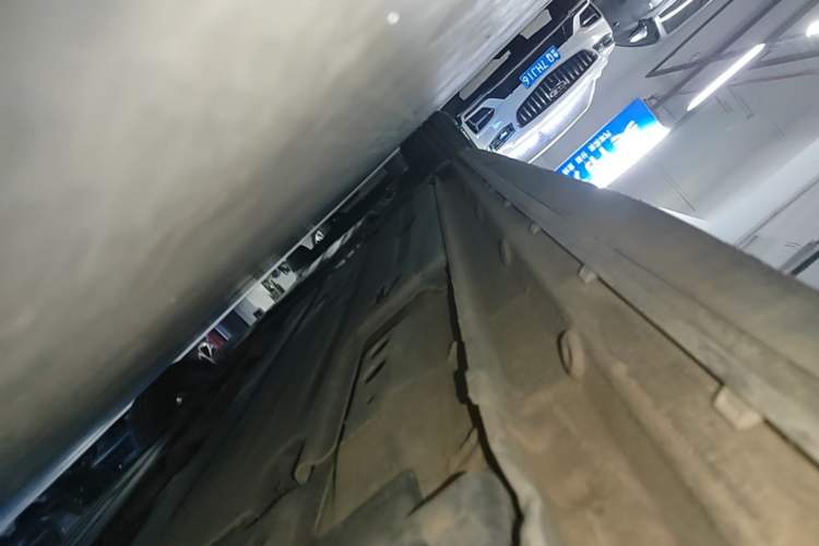 Used Lynk & Co 03 2022 1.5TD DCT JingPro Left Side Sill