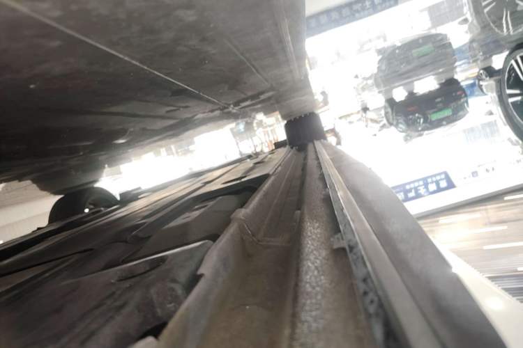 Used Lynk & Co 03 2022 1.5TD DCT JingPro Left Side Sill
