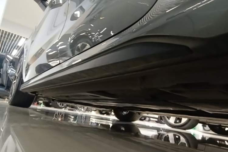 Used Lynk & Co 03 2022 2.0TD DCT JingPro Left Side Sill