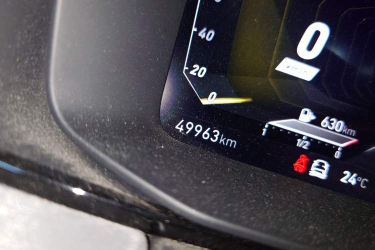 Used Lynk & Co 03 2022 2.0TD DCT JingPro Odometer Close Up