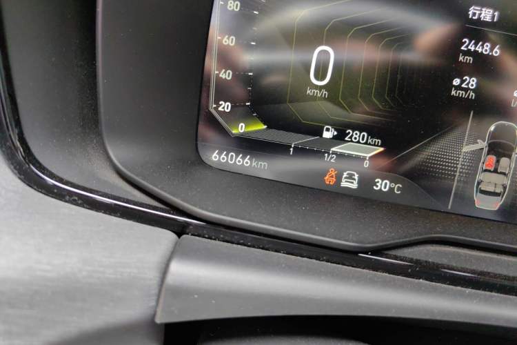 Used Lynk & Co 03 2022 2.0TD DCT JingPro Odometer Close Up