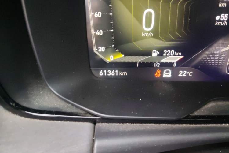 Used Lynk & Co 03 2022 2.0TD DCT JingPro Odometer Close Up