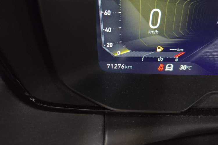 Used Lynk & Co 03 2022 2.0TD DCT JingPro Odometer Close Up