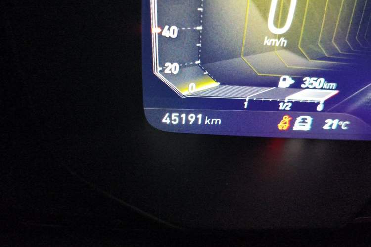 Used Lynk & Co 03 2022 1.5TD DCT JingPro Odometer Close Up