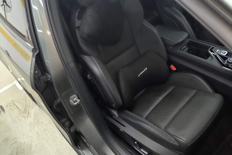 Used Lynk & Co 03 2022 2.0TD DCT JingPro Right Front Seat