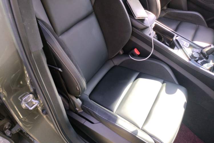 Used Lynk & Co 03 2022 2.0TD DCT GenioPlus Right Front Seat