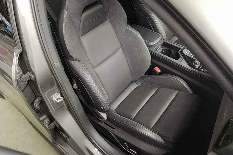 Used Lynk & Co 03 2022 1.5TD DCT JingPro Right Front Seat
