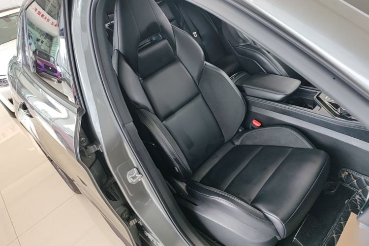 Used Lynk & Co 03 2022 2.0TD DCT GenioPlus Right Front Seat