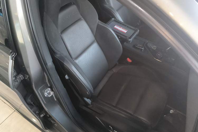 Used Lynk & Co 03 2022 2.0TD DCT JingPro Right Front Seat