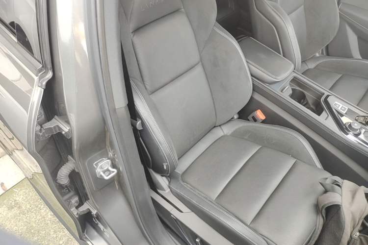Used Lynk & Co 03 2022 1.5TD DCT JingPro Right Front Seat