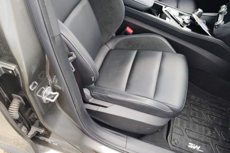 Used Lynk & Co 03 2022 1.5TD DCT JingPlus Right Front Seat