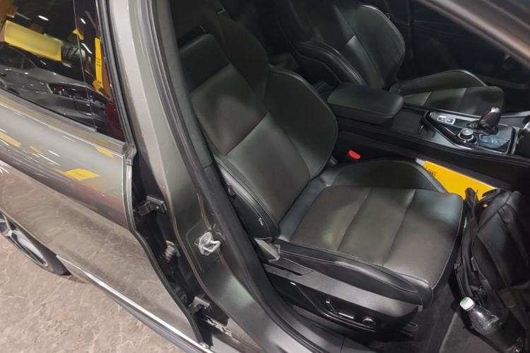 Used Lynk & Co 03 2022 2.0TD DCT JingPro Right Front Seat