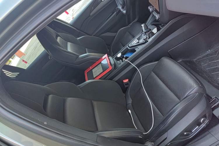 Used Lynk & Co 03 2022 2.0TD DCT JingPro Right Front Seat