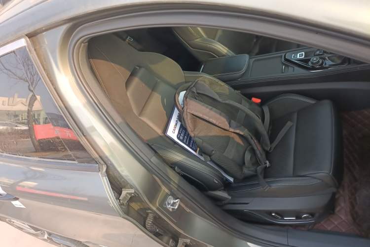 Used Lynk & Co 03 2022 2.0TD DCT JingPro Right Front Seat