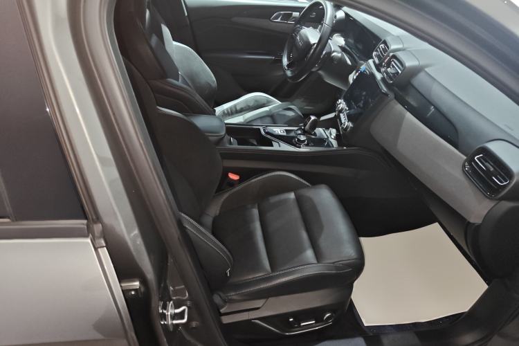 Used Lynk & Co 03 2022 2.0TD DCT JingPro Right Front Seat