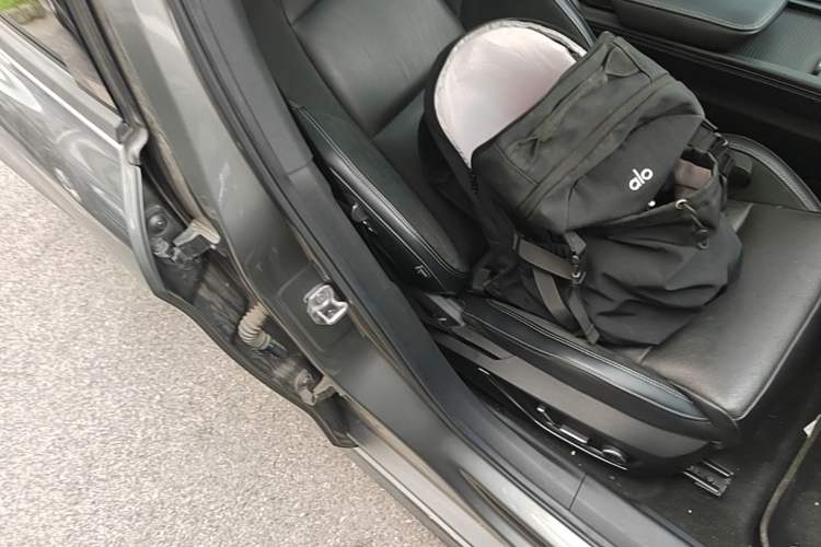 Used Lynk & Co 03 2022 2.0TD DCT JingPro Right Front Seat