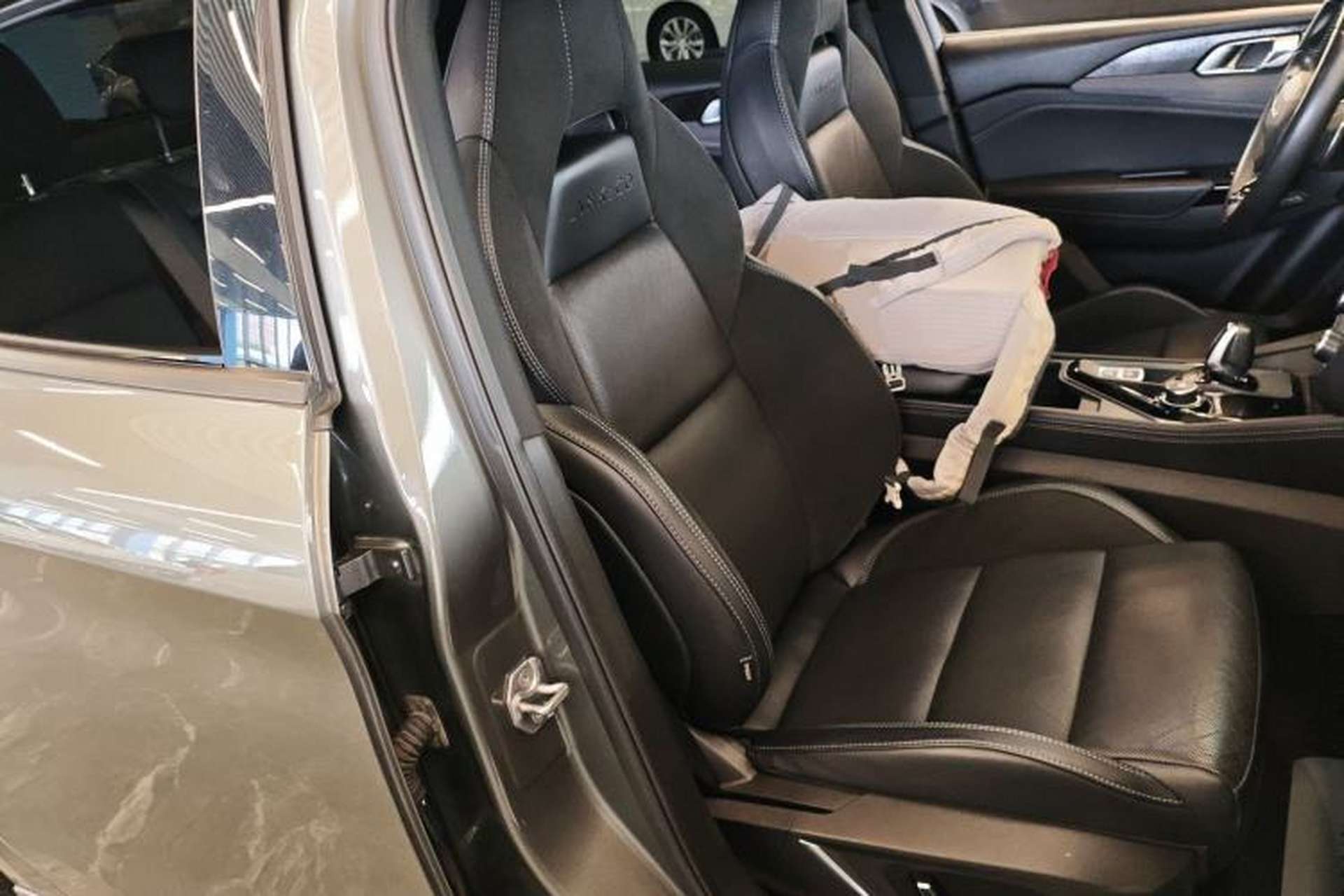 Used Lynk & Co 03 2022 2.0TD DCT JingPro Right Front Seat