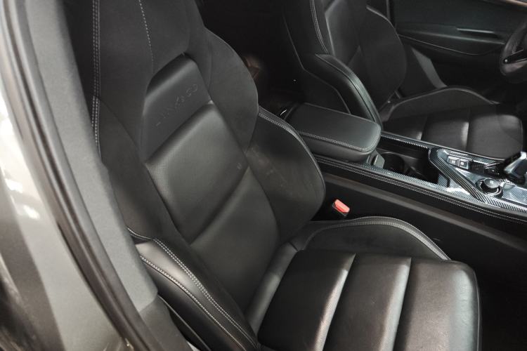 Used Lynk & Co 03 2022 2.0TD DCT JingPro Right Front Seat
