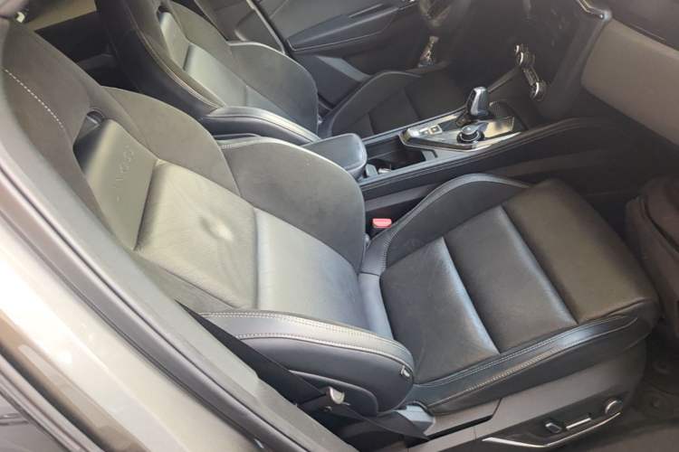 Used Lynk & Co 03 2022 2.0TD DCT JingPro Right Front Seat