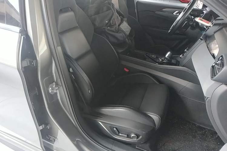 Used Lynk & Co 03 2022 2.0TD DCT JingPro Right Front Seat