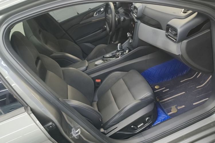Used Lynk & Co 03 2022 2.0TD DCT JingPro Right Front Seat