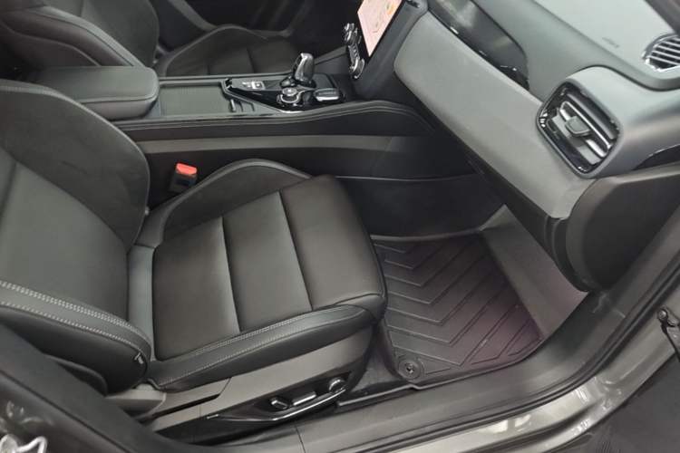 Used Lynk & Co 03 2022 2.0TD DCT JingPro Right Front Seat