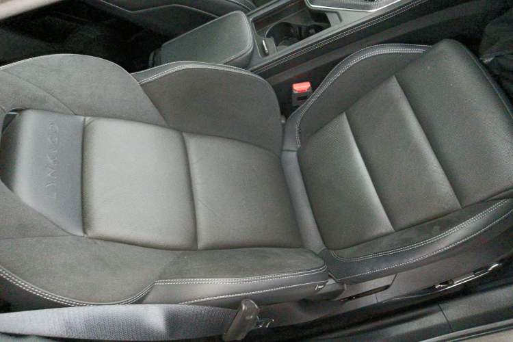 Used Lynk & Co 03 2022 2.0TD DCT JingPro Right Front Seat