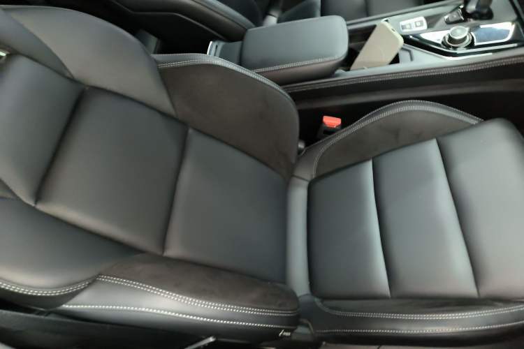 Used Lynk & Co 03 2022 1.5TD DCT JingPlus Right Front Seat