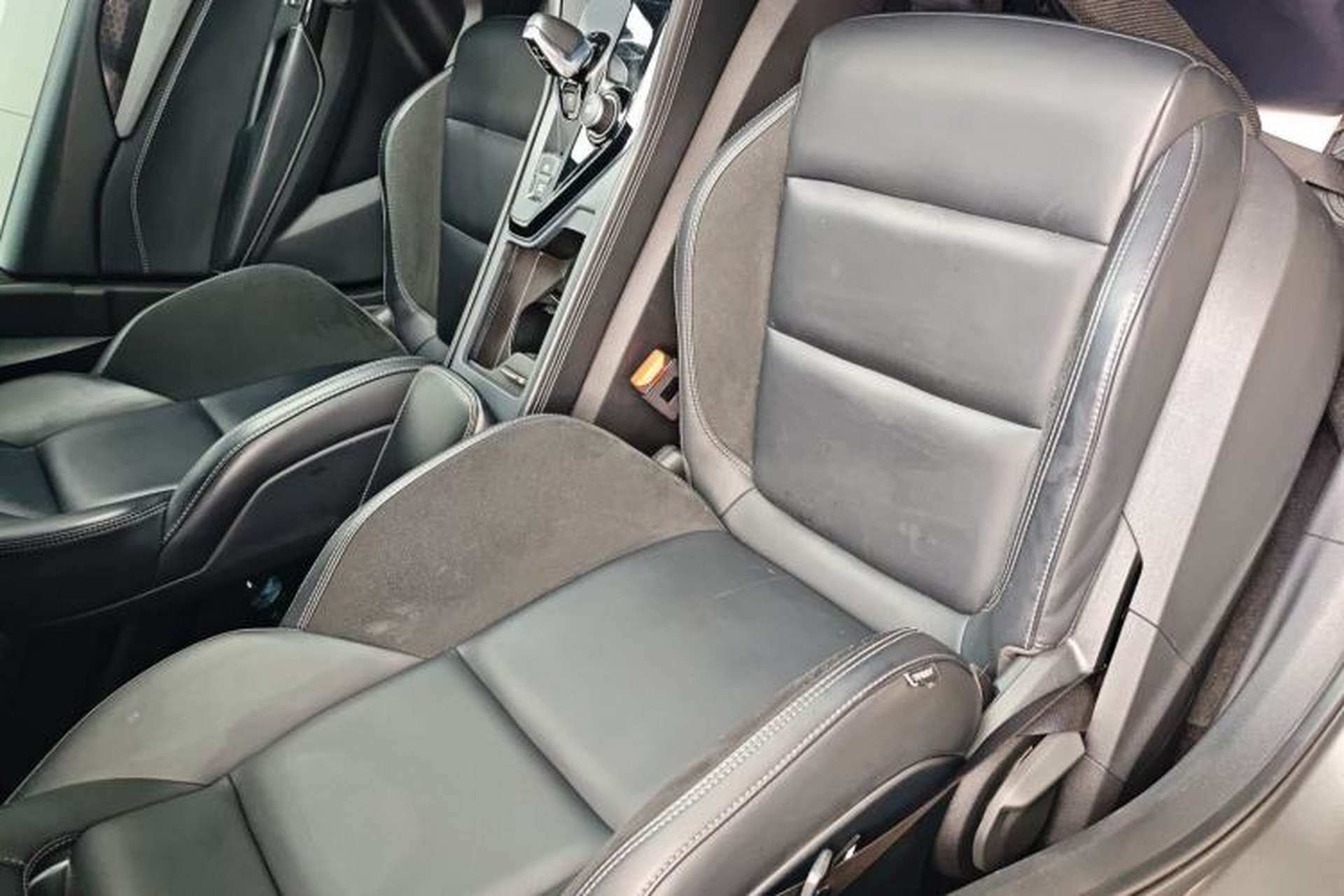 Used Lynk & Co 03 2022 2.0TD DCT GenioPlus Right Front Seat