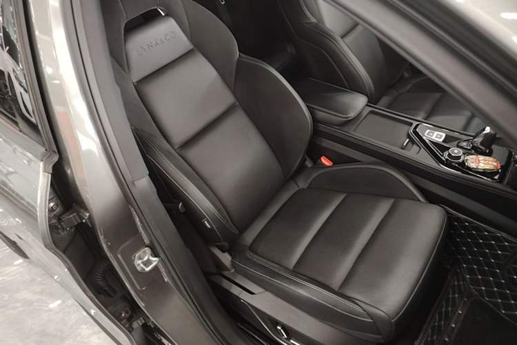 Used Lynk & Co 03 2022 1.5TD DCT JingPro Right Front Seat
