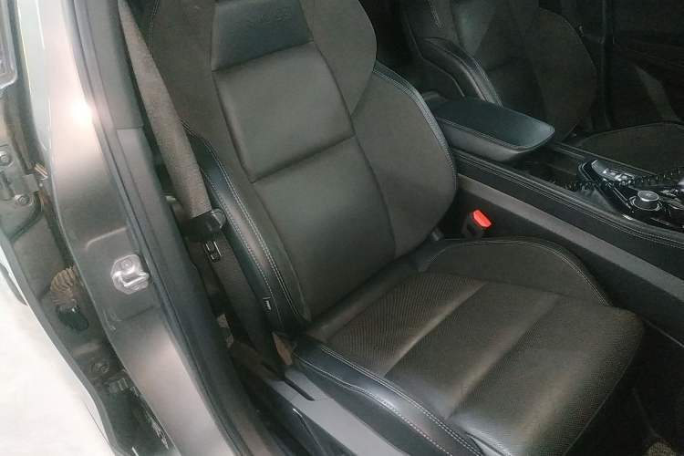 Used Lynk & Co 03 2022 2.0TD DCT JingPro Right Front Seat