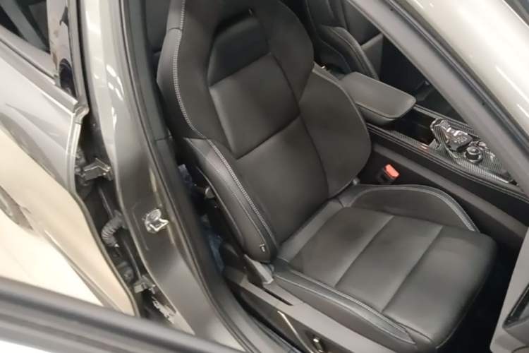 Used Lynk & Co 03 2022 2.0TD DCT JingPro Right Front Seat