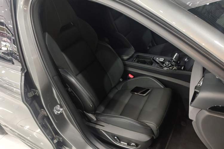 Used Lynk & Co 03 2022 2.0TD DCT JingPro Right Front Seat