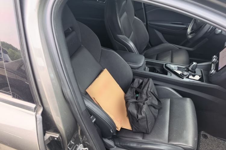 Used Lynk & Co 03 2022 2.0TD DCT JingPro Right Front Seat