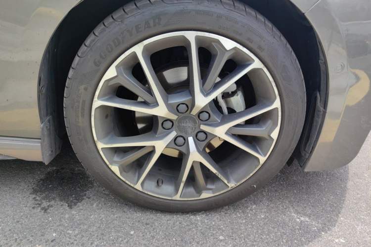 Used Lynk & Co 03 2022 2.0TD DCT JingPro Right Front Wheel Hub