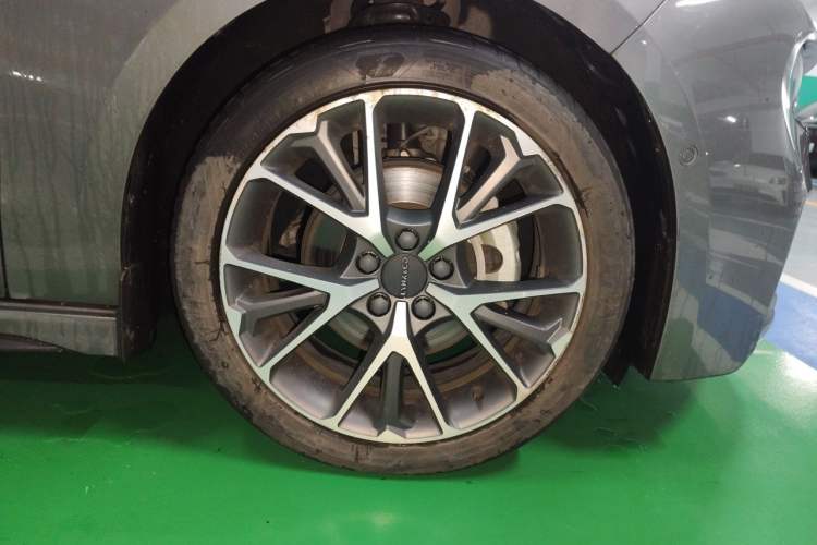 Used Lynk & Co 03 2022 2.0TD DCT JingPro Right Front Wheel Hub