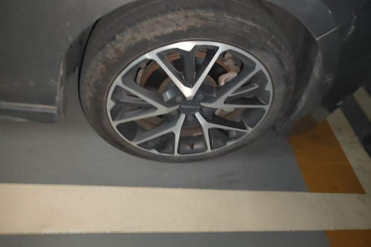 Used Lynk & Co 03 2022 1.5TD DCT JingPro Right Front Wheel Hub