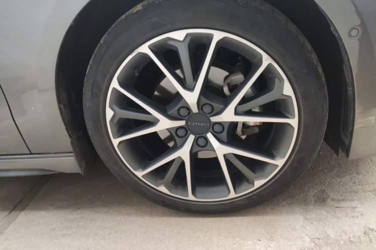Used Lynk & Co 03 2022 2.0TD DCT JingPro Right Front Wheel Hub