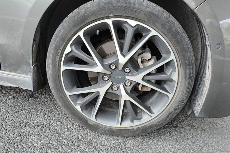 Used Lynk & Co 03 2022 2.0TD DCT JingPro Right Front Wheel Hub