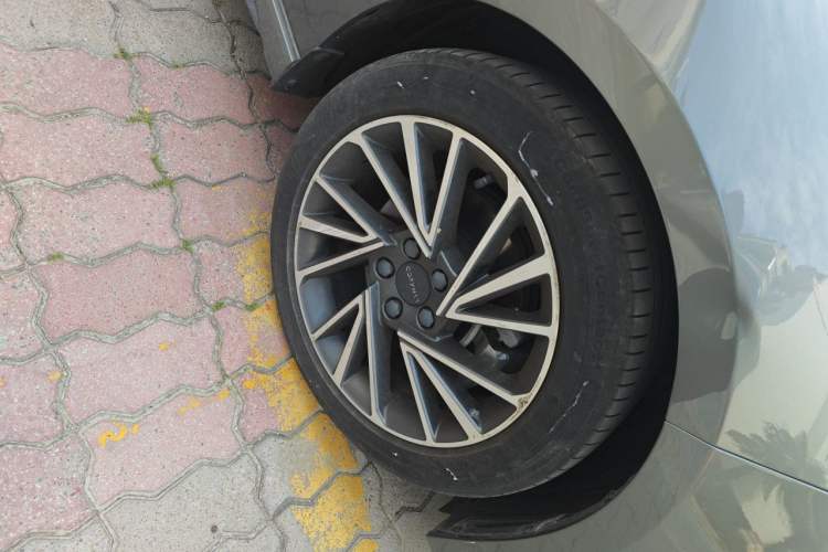 Used Lynk & Co 03 2022 1.5TD DCT JingPlus Right Front Wheel Hub
