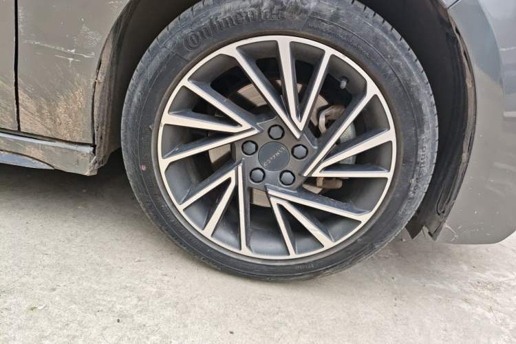 Used Lynk & Co 03 2022 1.5TD DCT JingPlus Right Front Wheel Hub