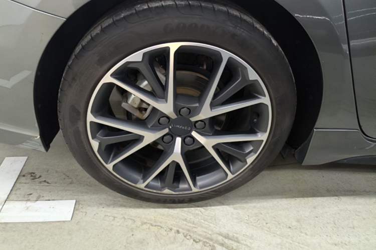 Used Lynk & Co 03 2022 2.0TD DCT JingPro Right Rear Wheel Hub
