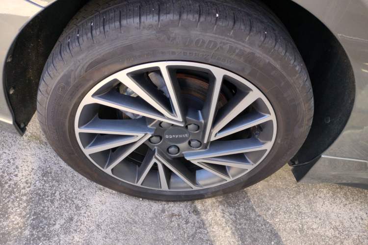 Used Lynk & Co 03 2022 2.0TD DCT GenioPlus Right Rear Wheel Hub
