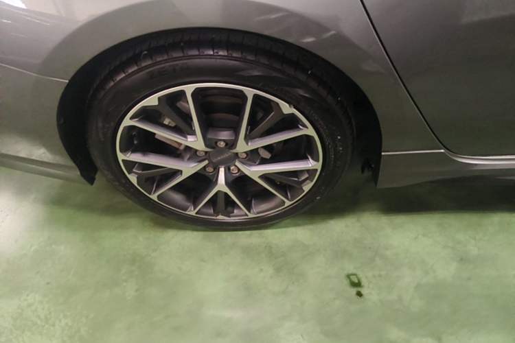 Used Lynk & Co 03 2022 2.0TD DCT JingPro Right Rear Wheel Hub