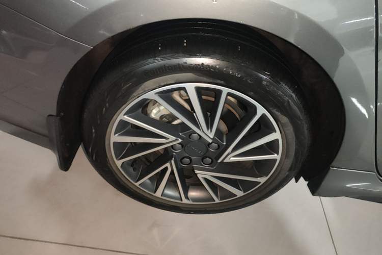 Used Lynk & Co 03 2022 1.5TD DCT JingPlus Right Rear Wheel Hub